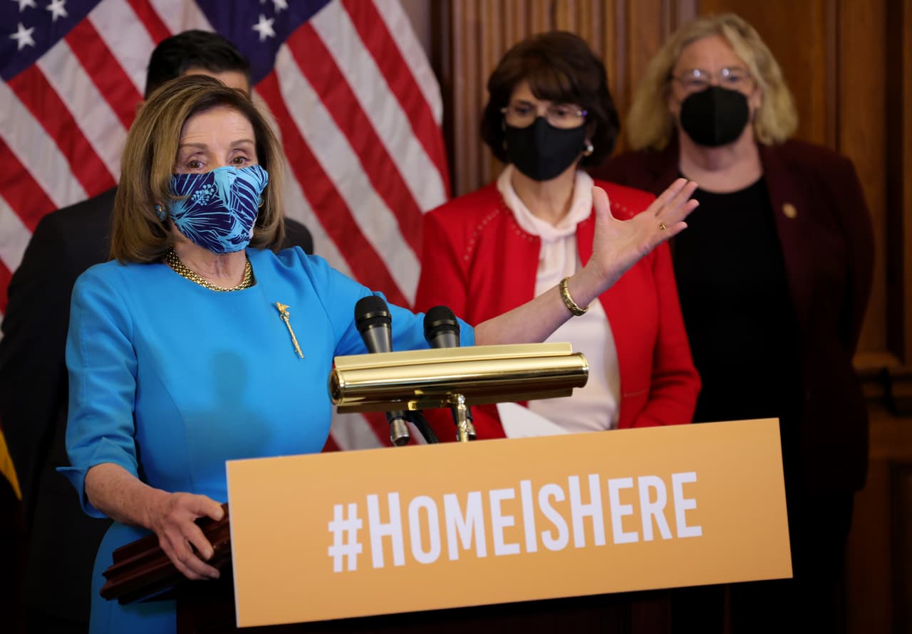 La 
<a href="https://www.univision.com/noticias/inmigracion/ley-ciudadania-dreamers-camara-de-representantes">Cámara Baja de Estados Unidos aprobó este jueves 18 de marzo una parte del plan</a> que abre un camino a la ciudadanía para 'dreamers', portadores del TPS y trabajadores agrícolas. La propuesta ahora debe ser pasada al Senado.