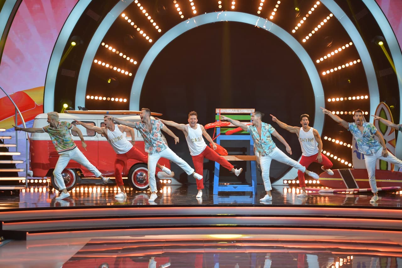 <a href="https://www.univision.com/shows/mira-quien-baila/en-fotos-el-candente-duelo-de-amara-y-clarissa-las-mas-sensuales-de-mqb-all-stars-fotos" target="_blank">Primero fueron ellas y estuvo bien</a>. Luego fueron ellos y ¡estuvo espectacular!