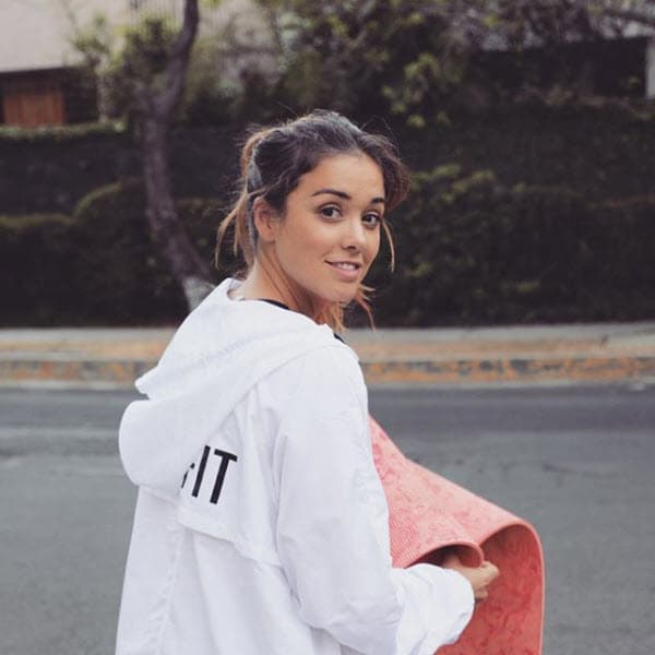 Tiene 26 años, estudió Diseño Gráfico y también es experta en repostería.