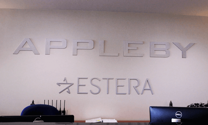 Identificaciópn de la compañía en las oficinas centrales de Bermuda.