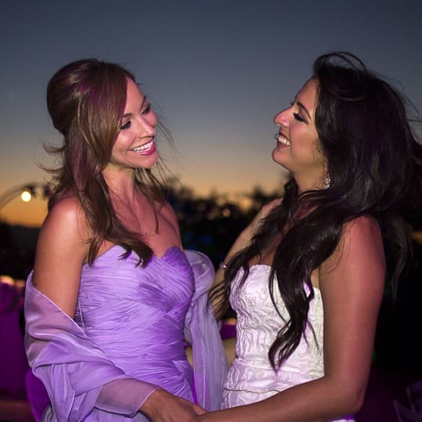 Maity Interiano y Satcha Pretto son mejores amigas, colegas y compatriotas. Ellas conservan una amistad de más de 12 años y han vivido acontecimientos inolvidables como la boda en Barcelona, España, de Satcha Pretto en la que Maity fue dama de honor.