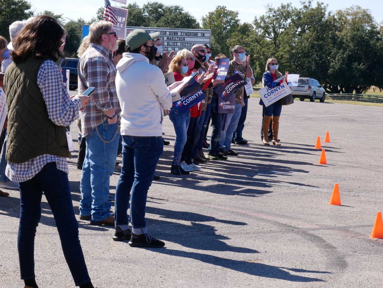 El senador continúa haciendo campaña por todo el estado previo a las elecciones del 3 de noviembre.
<br>