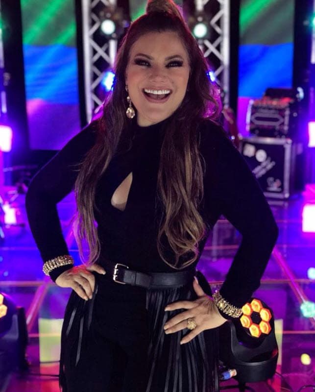 Para Diana Reyes se ha tornado difícil realizar algunas actividades cotidianas y esto ha lastimado su autoestima: “Qué te digo, hay cosas que han sido muy difíciles. Debido a lo que me dedico, debo estar casi siempre arreglada, y antes podía hacerlo sola; ahora maquillarme ha sido un problema, me es muy difícil, y de pronto me entra un poco de desesperación y de frustración”.