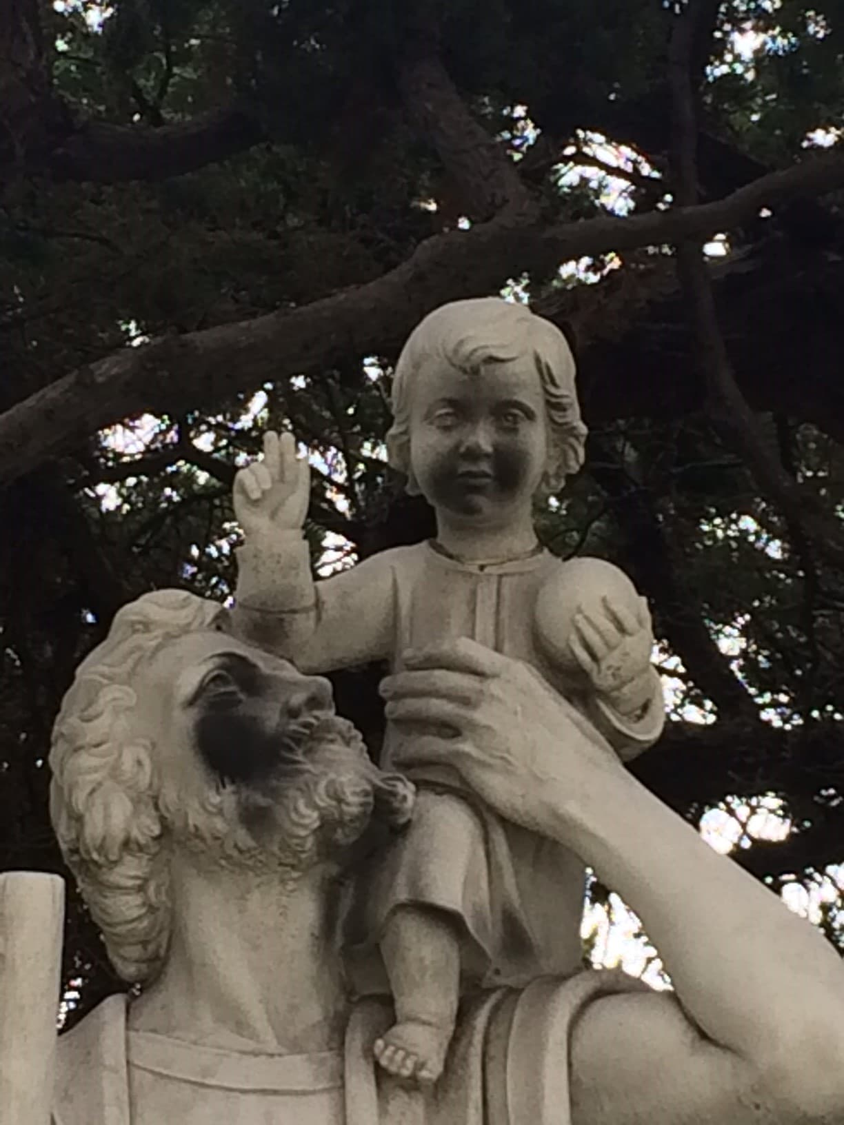 La iglesia católica St. Christopher en West Covina fue víctima de vandalismo el sábado 25 de febrero.