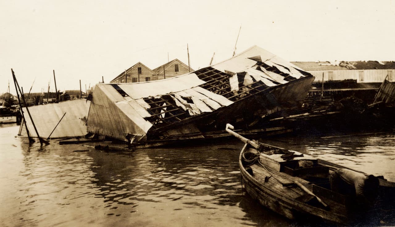 <h3 class="cms-H3-H3">11. El huracán de los cayos de Florida (septiembre de 1919)</h3>
<br>
<br>🌀 
<b>Presión mínima en milibares: </b>927
<br>
<br>🌀 
<b>Velocidad máxima de vientos al tocar tierra:</b> 130 mph (209 kph)
<br>
<br>🌀
<b> Velocidad máxima de vientos registrada: </b>130 mph (209 kph)
<br>
<br>🌀 
<b>Áreas afectadas:</b> República Dominicana, Bahamas, cayos de Florida, sureste de Texas.
<br>