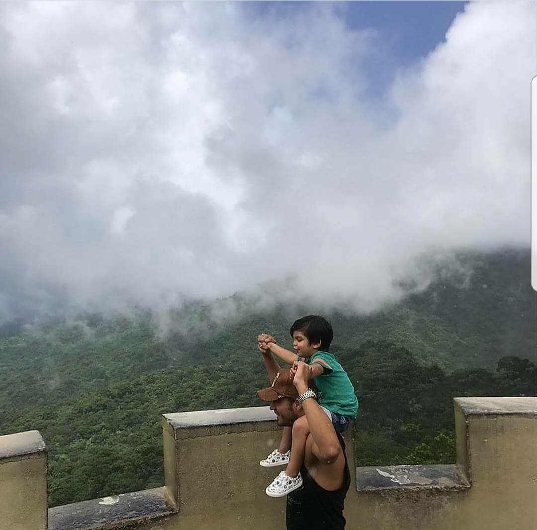 Maxi compartió en Instagram esta foto con el siguiente texto: "He estado y estaré en lugares que nunca conocerás, a no ser que sea de mi mano, no al menos cómo yo los conozco.. Qué gran viaje y que gran lugar Puerto Rico, y sobretodo gracias a los que ya sabéis por "regalarme" esta isla, su "encanto" y su gente.. ♥️🇵🇷".