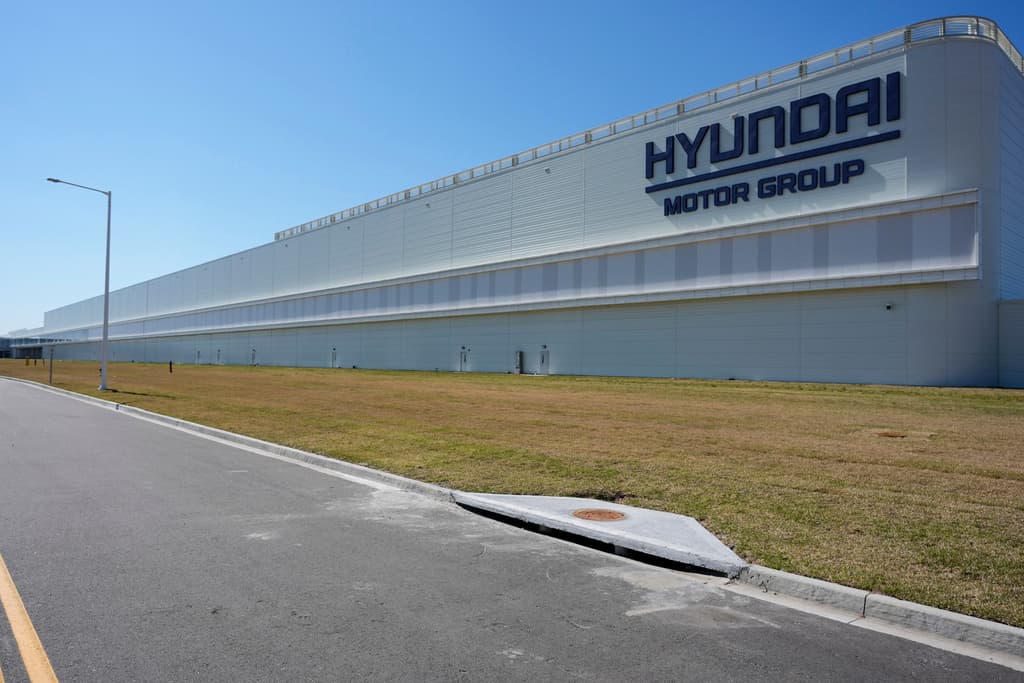 Confirman la detención de 475 inmigrantes en la redada de ICE en una planta de Hyundai 