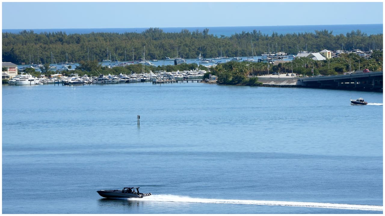 Muere una mujer en accidente de bote en la bahía de Biscayne, según reportes