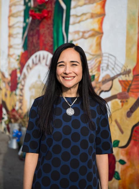 María Cabildo: “Estoy muy preocupada por la política migratoria de Trump, su plan de contratar a más agentes de la Patrulla Fronteriza y encontrar vías para que policías locales deporten a más personas”.