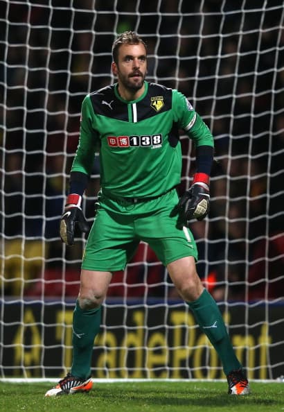 Manuel Almunia fue detectado con una arritmia cardíaca que hizo lo orilló a finalizar su carrera futbolística con 37 años.