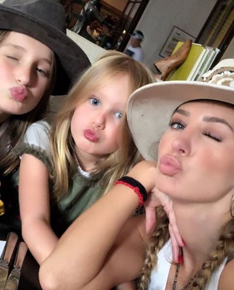 "Es muy importante que con tu pareja tengas un 
<b>objetivo en común</b> y que a sus vez se respeten como individuos. Hoy en día la mujer tiene que desarrollarse más en cada etapa de su vida".