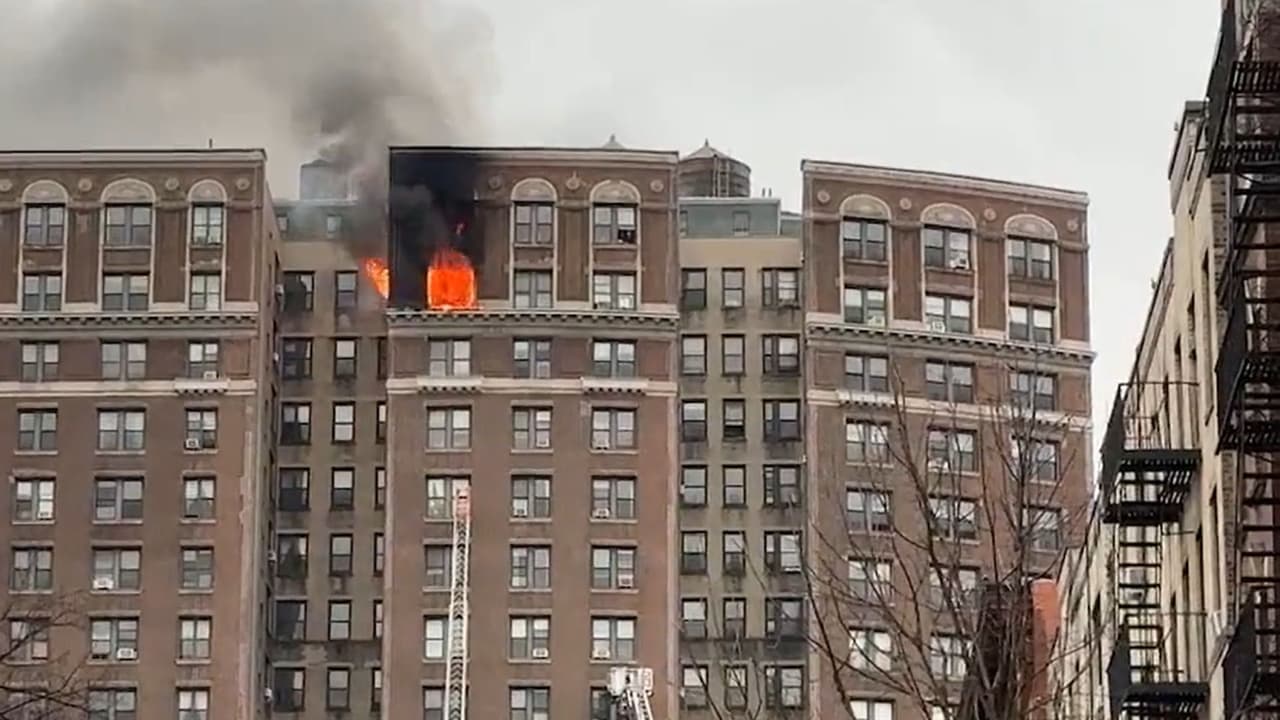 Se incendia apartamento en edificio de Harlem; hay tres heridos