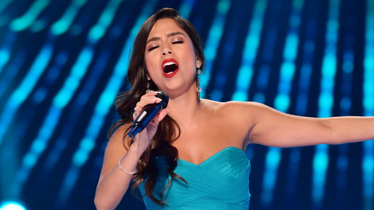 Virginia Stille es la primera aspirante en poner de pie al jurado de Reina de la Canción tras cantar 'Que seas feliz'