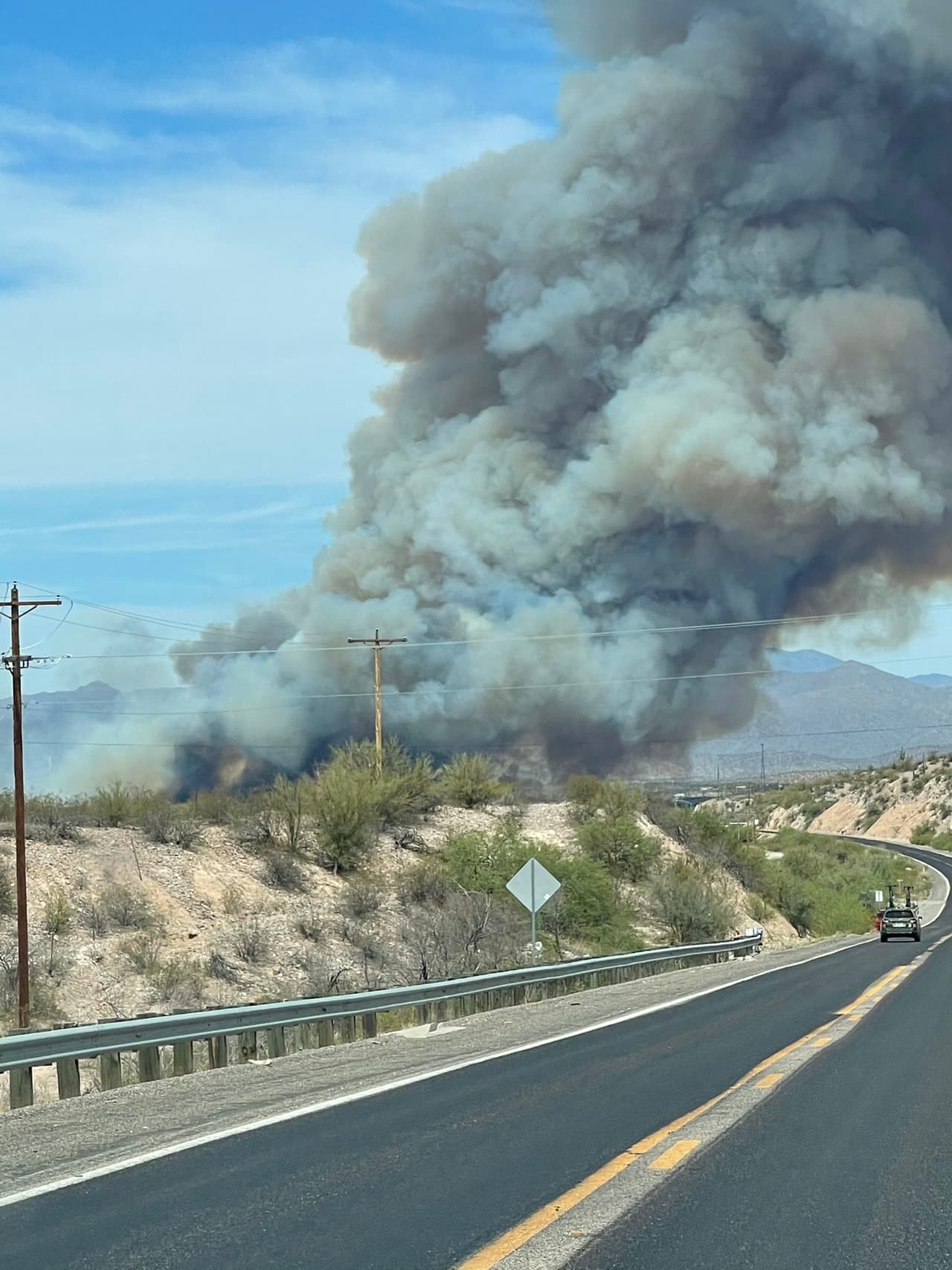 Visite 
<b><a href="https://az511.com/" target="_blank">AZ 511</a></b> o llame al 511 para obtener información actualizada sobre el cierre de carreteras.
<br>