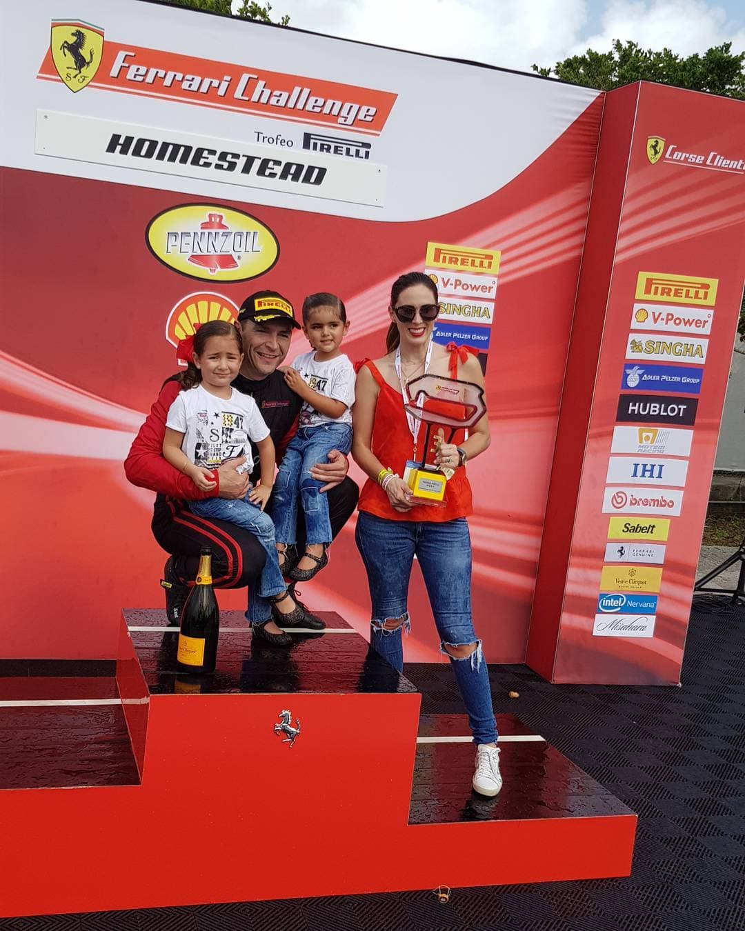 Jacqueline, Carolina y Renata son mucho más parecidas a Martín Fuentes, esposo de la bella actriz.