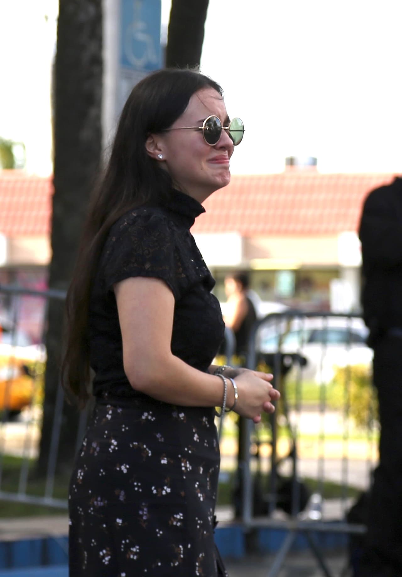 En Miami, 'Sarita' Sosa ha dicho que 
<b><a href="https://www.univision.com/shows/despierta-america/los-testamentos-no-tienen-caducidad-equipo-legal-de-anel-norena-da-respuesta-al-abogado-de-sara-sosa-video" target="_blank">su padre dejó otro testamento en EEUU</a></b>, pero hasta ahora no lo ha mostrado. 
<br>