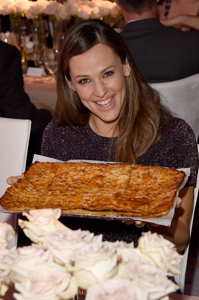 La actriz de 48 años reveló que, a pesar de tener todos estos cuidados y seguir una dieta mucho más saludable, todavía se ve como una mujer que tuvo tres bebés.