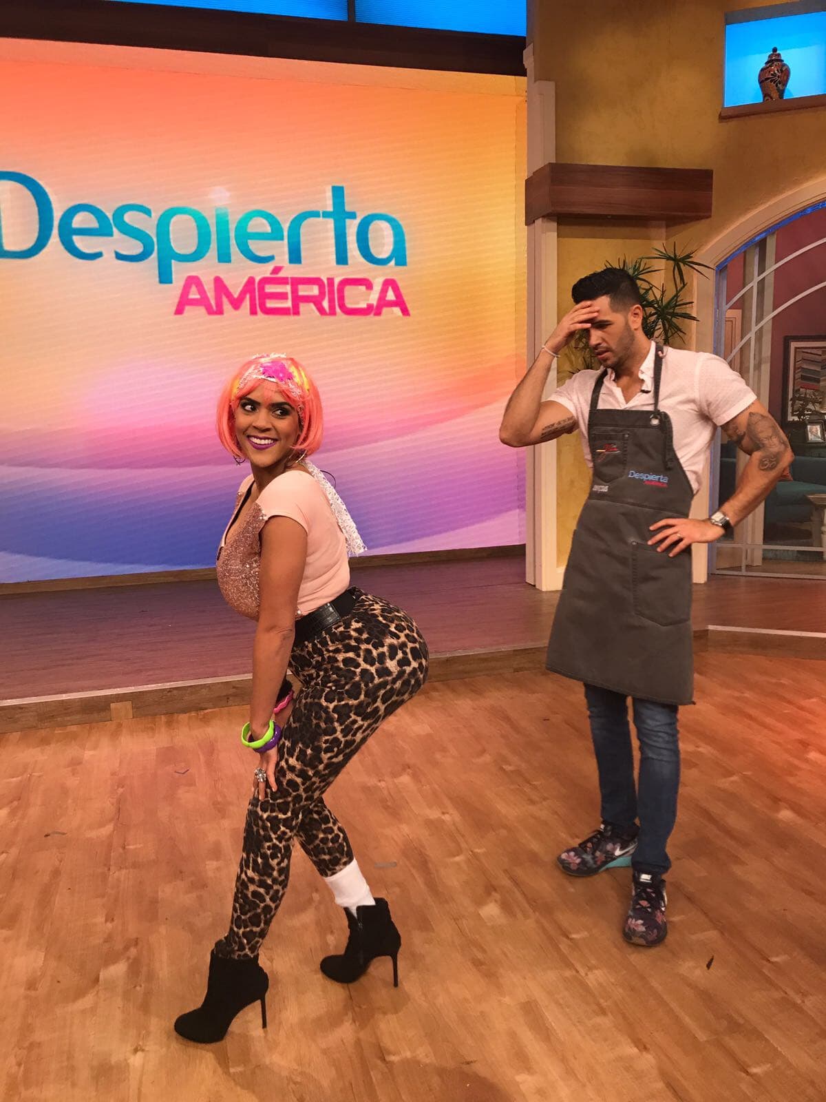 El chef Jesús quedó impresionando con esas curvas, muy al estilo de Kim Kardashian.