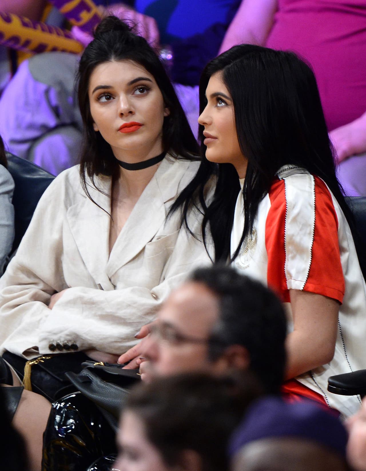 Las dos chicas lucieron bellas y despreocupadas.