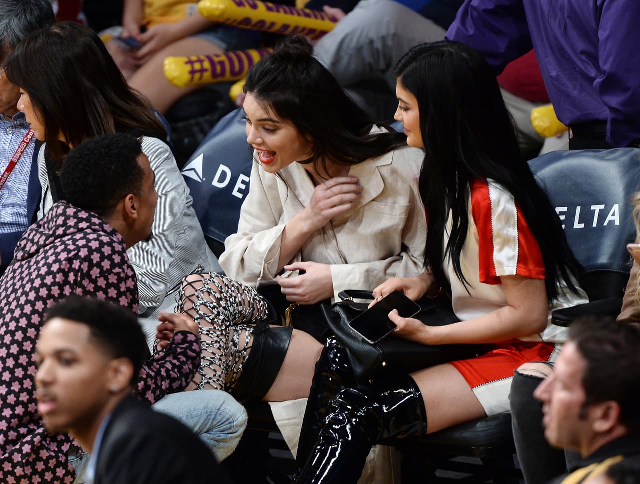 En descansos, la gente se acercó a platicar con ellas.