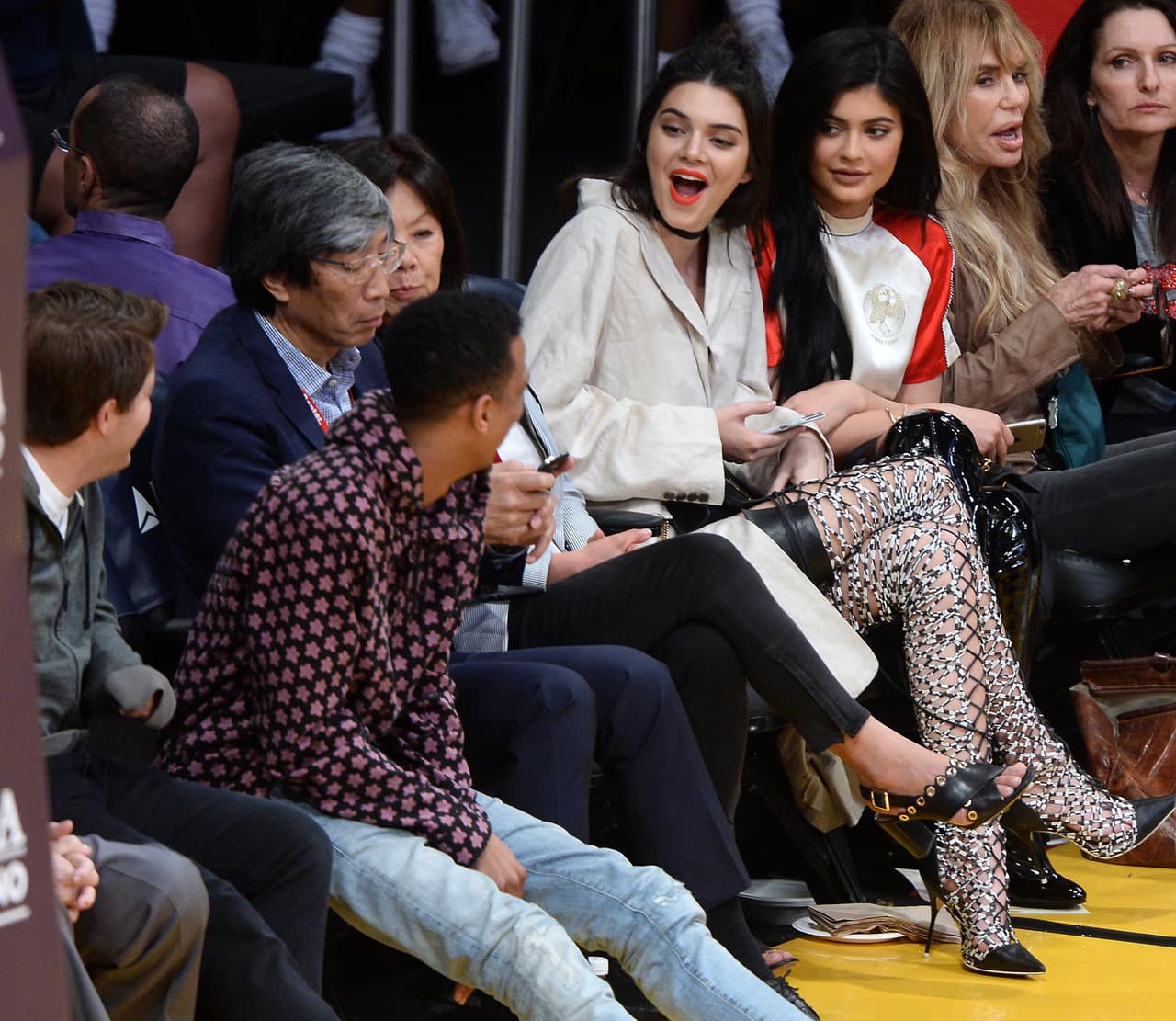 ¿Qué tiene tan sorprendida a Kendall?