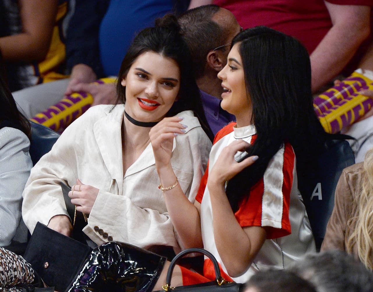 Se la pasaron "echando el chisme".