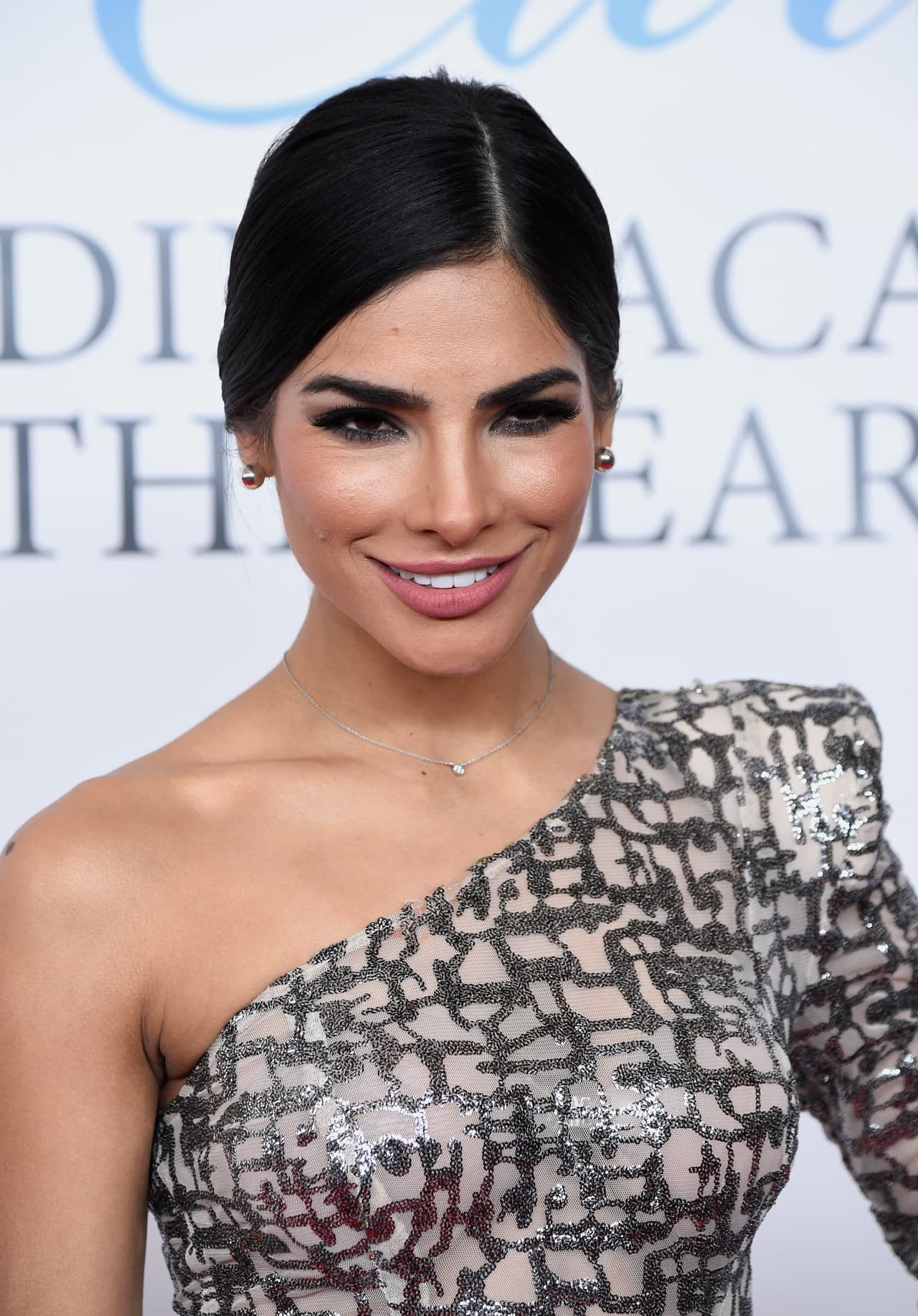 En los Latin GRAMMY de 2015,
<b>Ale Espinoza</b> asistió muy formar y clásica al homenaje a Roberto Carlos.