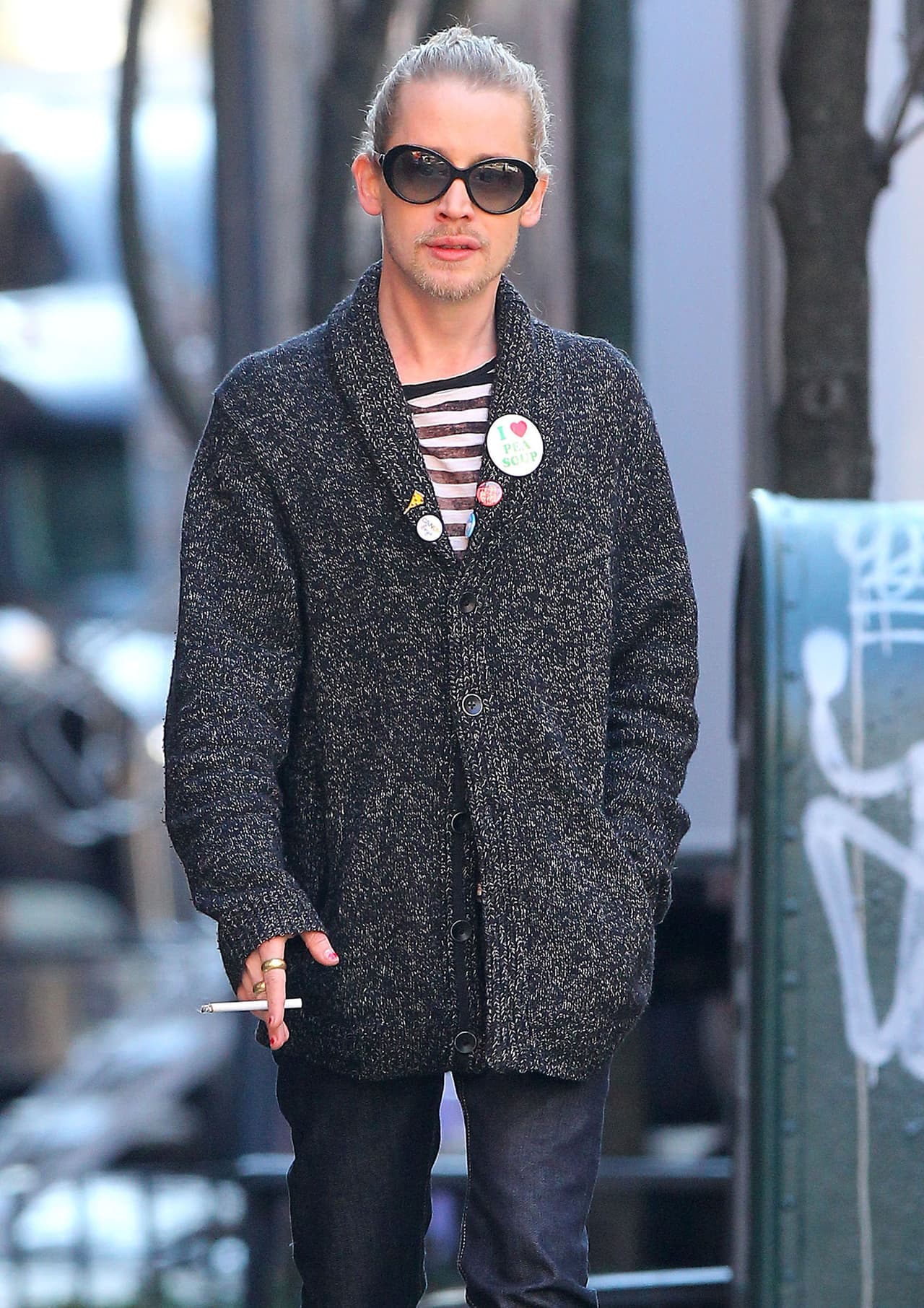 En ese entonces, Mack tenía 39 años, edad en donde el alcohol y el cigarro se coronaban como lo único que consumía. “Además de un relajante muscular ocasional, no, no consumo drogas de forma recreativa”, comentó.