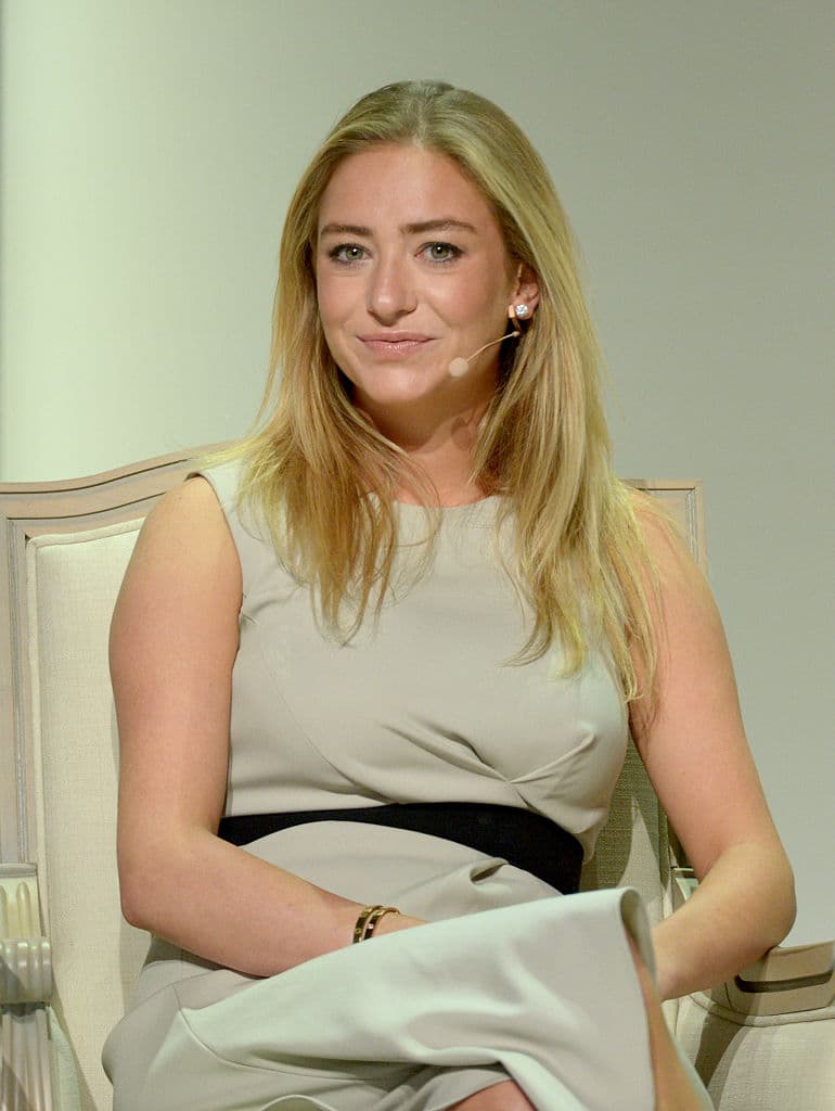 Whitney, tras estas declaraciones, los demandó por discriminación.