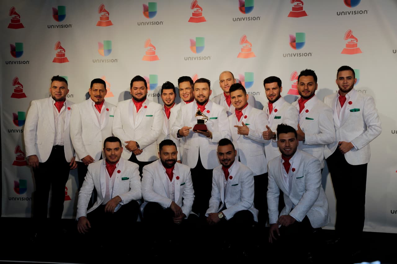 La apertura de Lizárraga surge después de que Julio Preciado dijera, a finales de marzo de 2019, que le gustaría retirarse de la música con una gira junto a la Banda El Recodo.