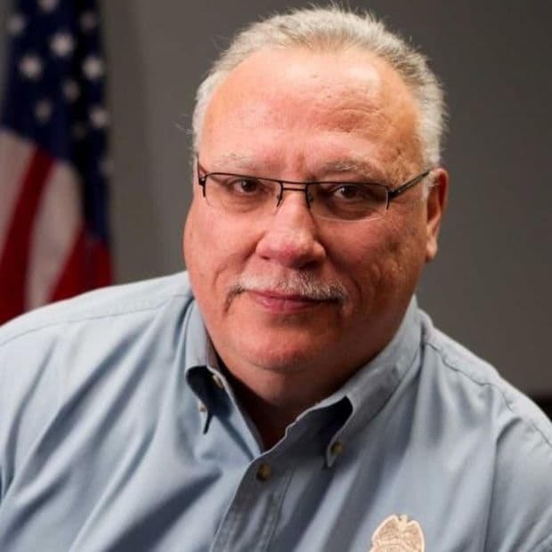 Javier Peña fue la mano derecha de Steve Murphy en la lucha por la captura de Pablo Escobar. Actualmente está retirado de la Agencia de Control de Drogas de Estados Unidos.