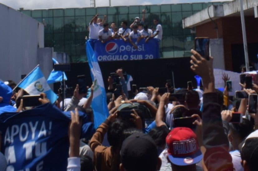 Recibimiento de héroes a selección Sub-20 de Guatemala tras boleto al Mundial