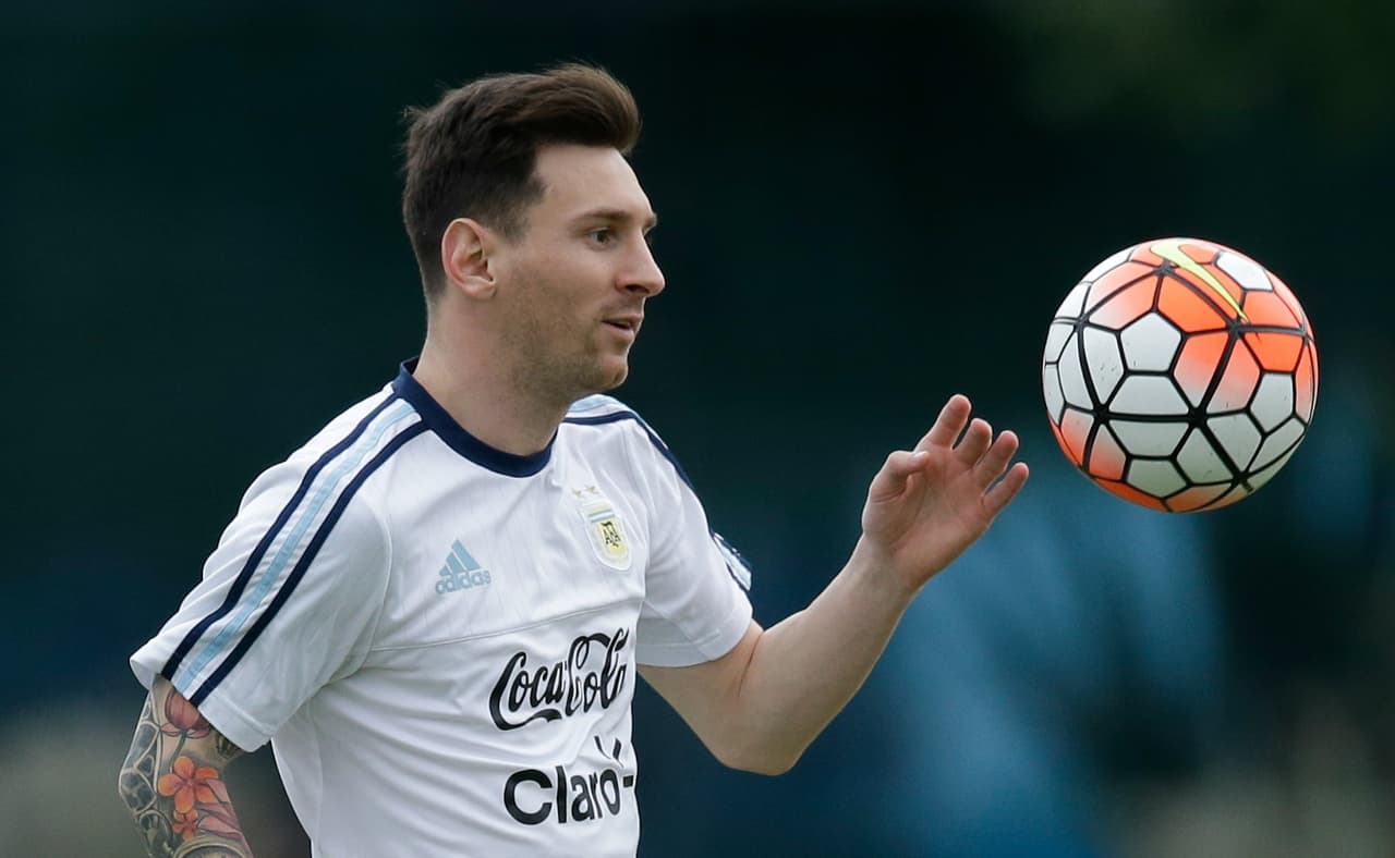 Messi se incorpora a la concentración de Argentina