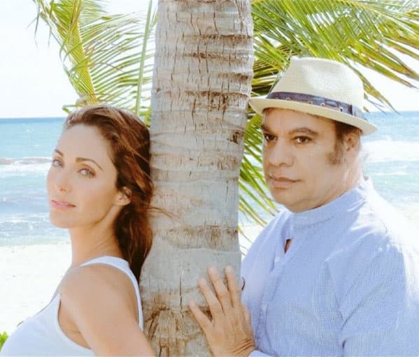 @anahi: "El cielo está de fiesta... Y aquí nos duele tanto. 💜Siempre en nuestros corazones".