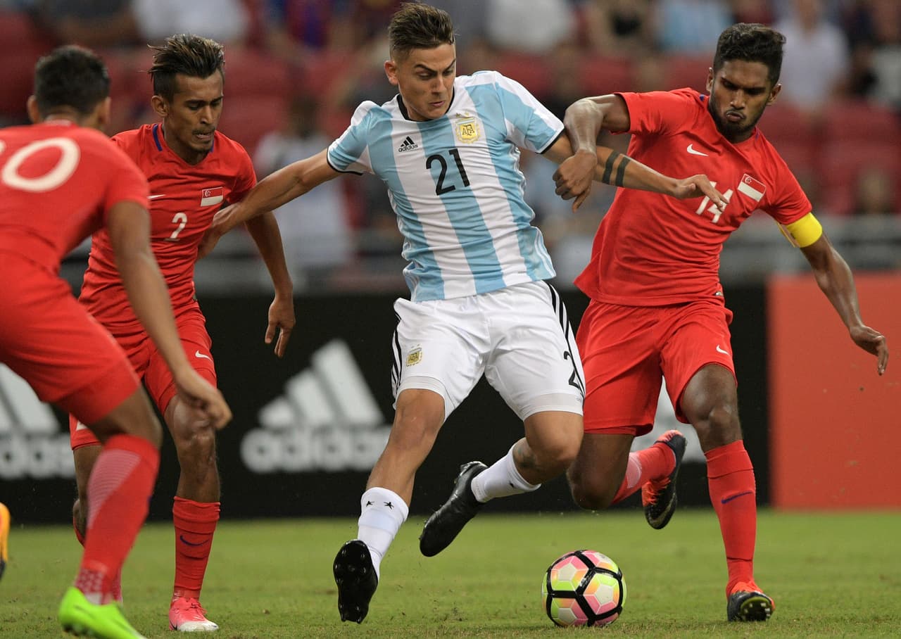 Dybala comparte selección con Lionel Messi y sueña con estar con él, algo que serviría para tener en el juvenil un acompañamiento para que sea un talento a futuro en el equipo catalán y una sociedad infalible en el ataque.