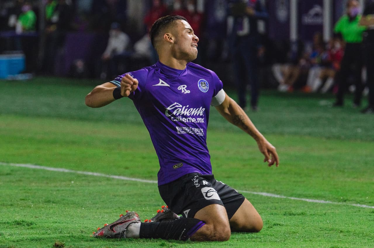 Nico Díaz (6’) adelantaba a los locales muy temprano en el partido. Jesús Molina (34’) respondió para emparejar los cartones. Chivas y Cañoneros llegaron a 12 y 11 puntos, respectivamente. En la J11 del Guard1anes 2021, Mazatlán visitará a los Tigres y Chivas disputará una edición más del Clásico Nacional.