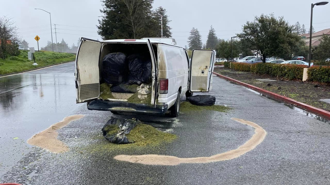 Miembros del Equipo de Respuesta a Materiales Peligrosos del Departamento de Bomberos de Santa Rosa, un Investigador de Incendios y un Jefe de Batallón fueron invitados a la escena.
<br>