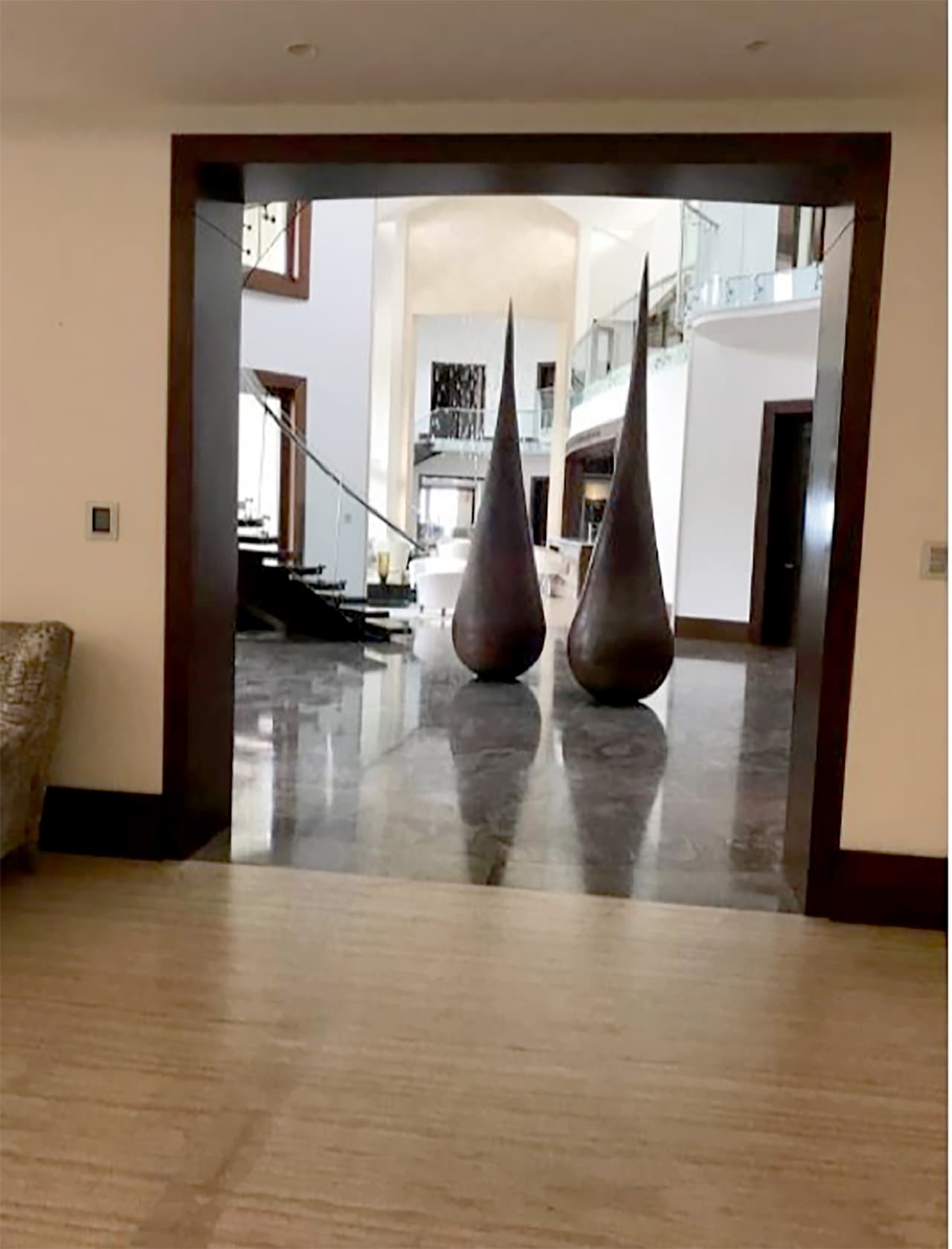 Así es la casa que allanaron autoridades dominicanas al supuesto testaferro del exvicepresidente de Venezuela