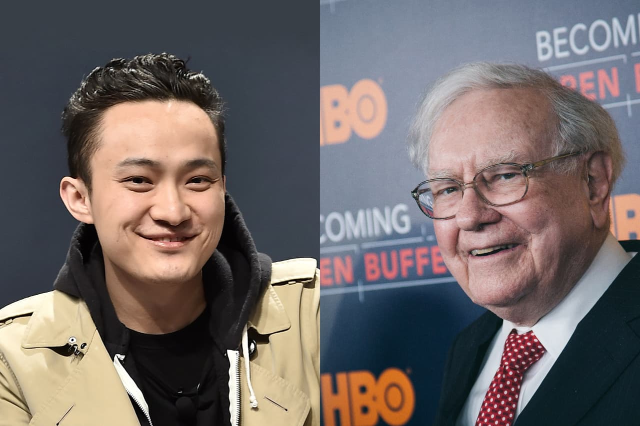 <b>Puesto 3</b>
<br>
<br>
<b>Un almuerzo con el multimillonario Warren Buffet: 4,600,000 dólares.</b>
<br>
<br>Cada año este conocido inversionista y filántropo organiza un almuerzo benéfico donde el ganador de una subasta en ebay puede sentarse a la mesa con él. 
<br>
<br>En 2019 esta subasta alcanzó su tope máximo. Fue pagada por Justin Sun, fundador de la plataforma de criptomonedas Tron.
<br>