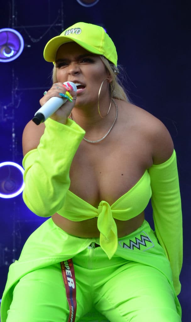 Finalmente, 
<b>Karol G</b> también le envió un mensaje a sus seguidores, fanáticos y opinión pública. “Hagan lo que les gusta y trabajen por eso, les mando un beso”, finalizó la ganadora de un Grammy Latino.