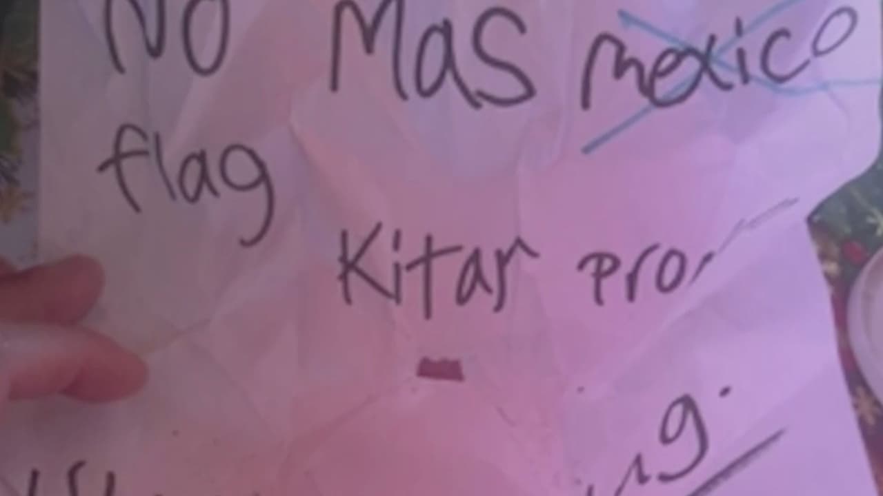 Esta es la nota que la familia encontró una mañana en la cochera de su casa.