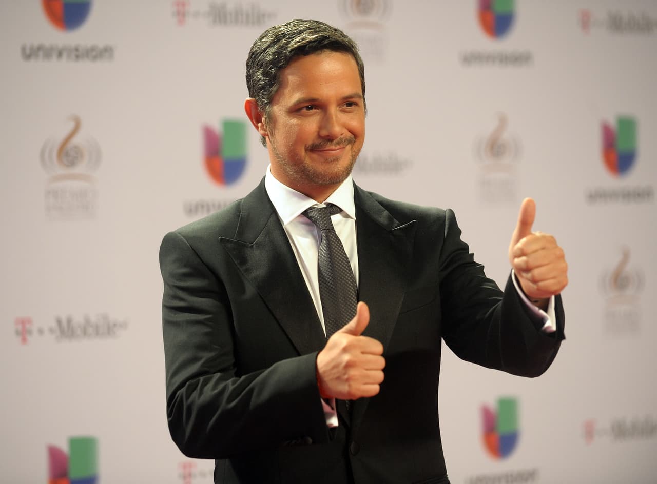 <h2 class="cms-H2-H2">Alejandro Sanz, Premio Lo Nuestro a la Excelencia 2013</h2>
<br>
<b>Alejandro Sanz</b> fue otro de los elegidos para recibir este galardón en 2013.
