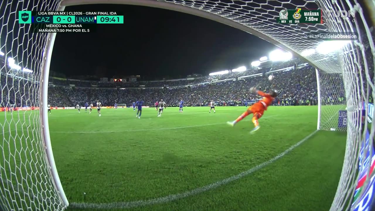 ¡Nos ponemos de pie ante la tremenda atajada de Keylor! Le dice que no a Paradela