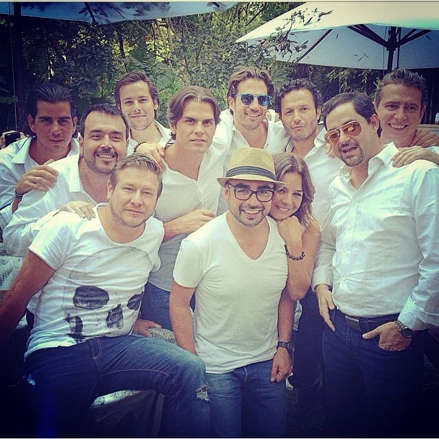 Con Sandoval (Cantante de Lú) y otras amistades.