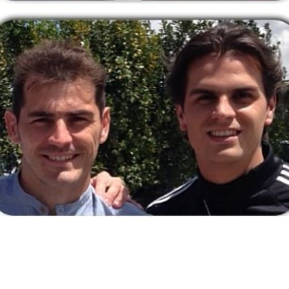 Junto a Iker Casillas, el emblemático portero del Real Madrid.