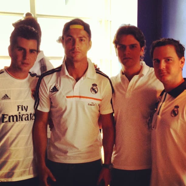 Al parecer, Valladares Jr. es un seguidor del Real Madrid, ya que en la red presumió una foto junto a CR7.