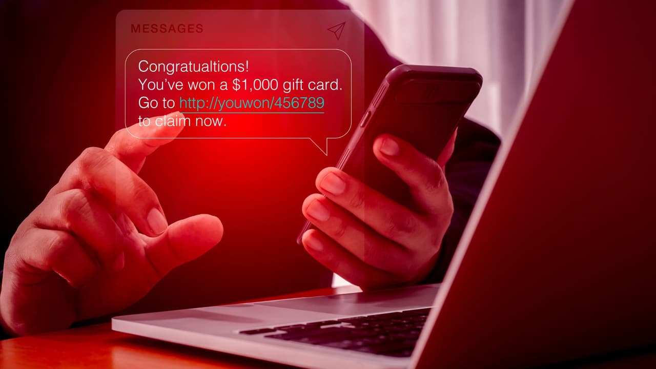 <h3 class="cms-H3-H3">¿Cómo protegerse de los bots malos?</h3>
<br>
<br>🔹 
<b>No hagas clic en enlaces sospechosos</b>: Si recibes un mensaje con un enlace raro, piénsalo dos veces antes de abrirlo. 
<br>🔹 
<b>Verifica la fuente de la información</b>: Si una noticia parece demasiado impactante o extraña, búscala en medios confiables. 
<br>🔹 
<b>Usa contraseñas seguras y diferentes para cada cuenta</b>. 
<br>🔹 
<b>No respondas a mensajes extraños en redes sociales</b>: Si alguien te escribe y parece un robot, puede ser un bot malintencionado.