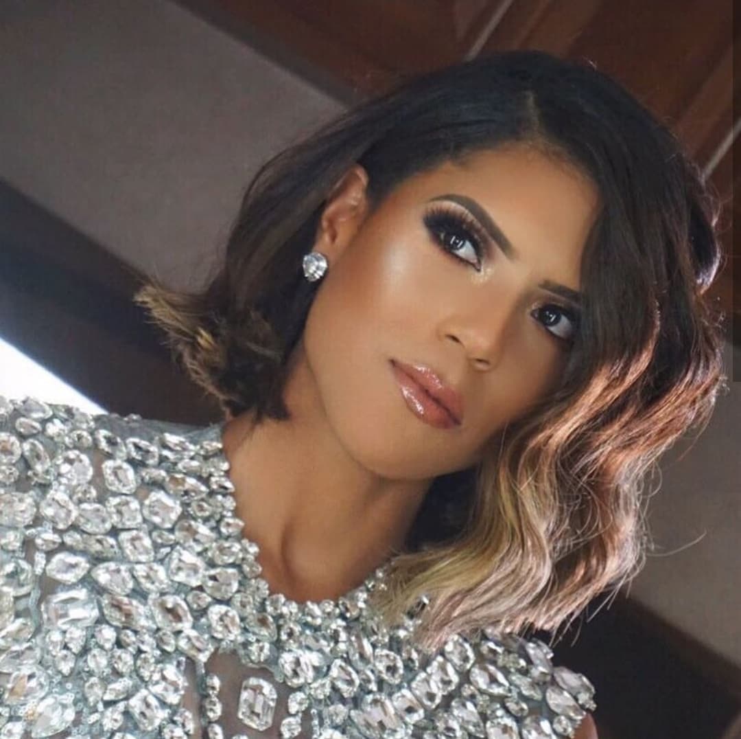 Francisca Lachapel tuvo la oportunidad de conducir por primera vez la alfombra de Premios Juventud en el año 2017, un gran paso en su carrera que no quiso dejar inadvertido y renovó su look entonces con este lindo corte de cabello.
