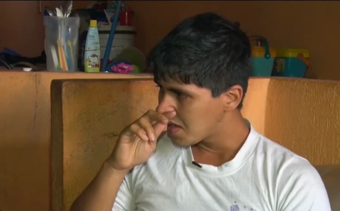 “Ha sido muy difícil porque hubo muchos momentos en los que
<b>no teníamos nada para darles de comer y uno tiene que resolverlo como sea”</b>, dice el bailarían al bode de las lágrimas.
<br>