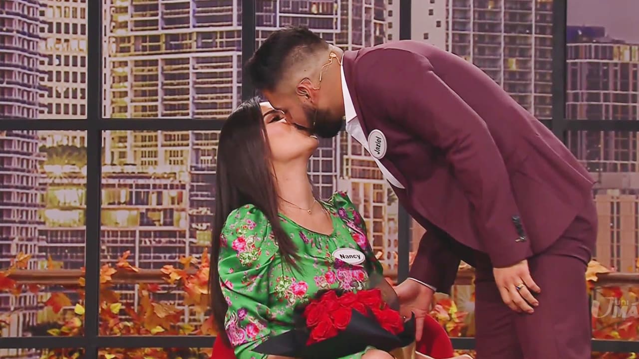 Otra sorpresa llegó cuando Jaziel contó que se había enamorado de su amiga del palco Nancy, quien tardó varios días en aparecerse en el show, pero finalmente llegó para decirle que el sentimiento era mutuo y 
<b><a href="https://www.univision.com/shows/enamorandonos/nancy-aparecio-ante-el-llamado-de-jaziel-y-con-tres-besos-iniciaron-su-historia-de-amor-video">lo sellaron con varios besos</a></b>.
